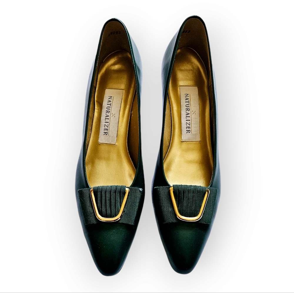 Vintage Naturalizer Dark Green Low Heeled Pumps Gold Buckle Size 8.5 AA